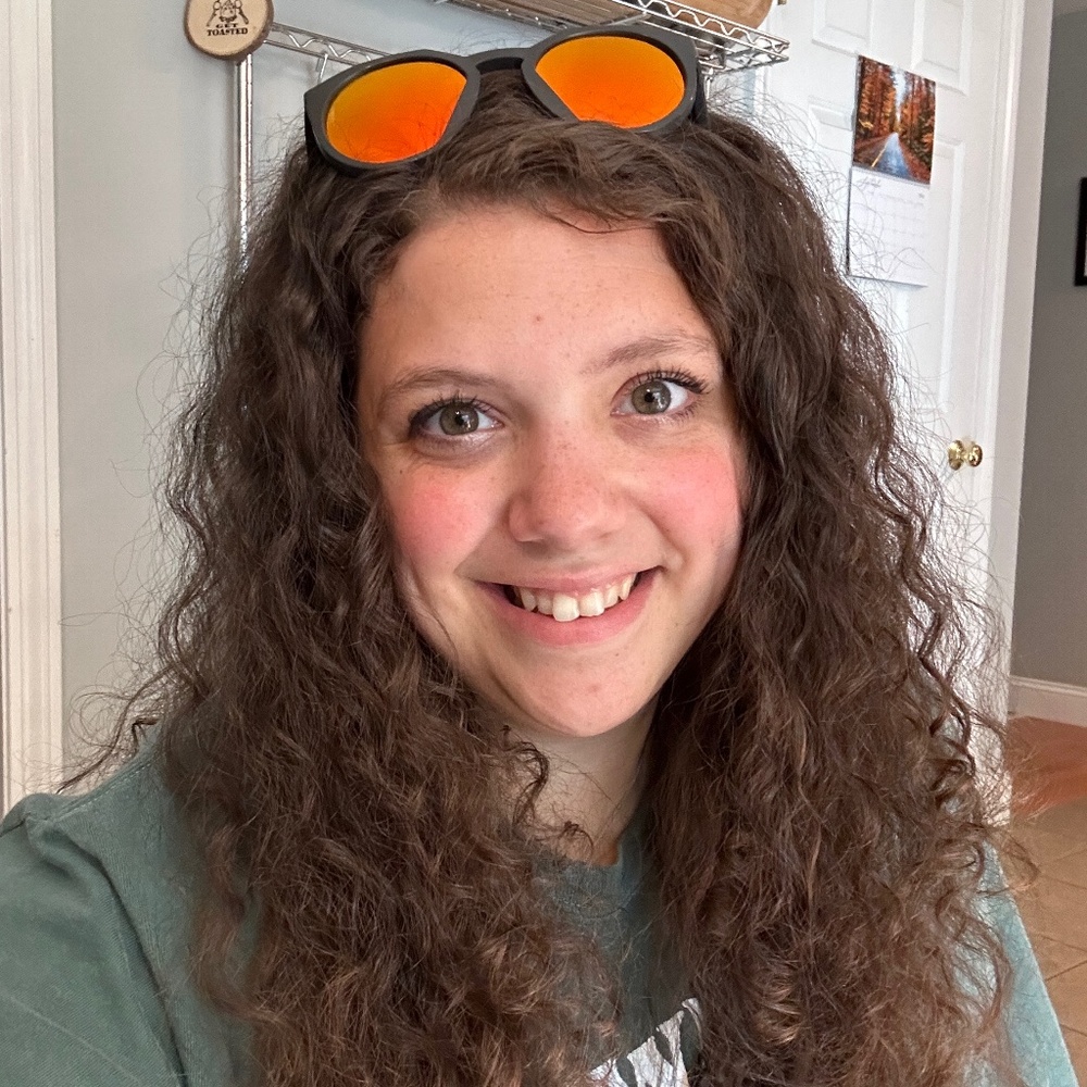 Meet your Posher, Caitlin